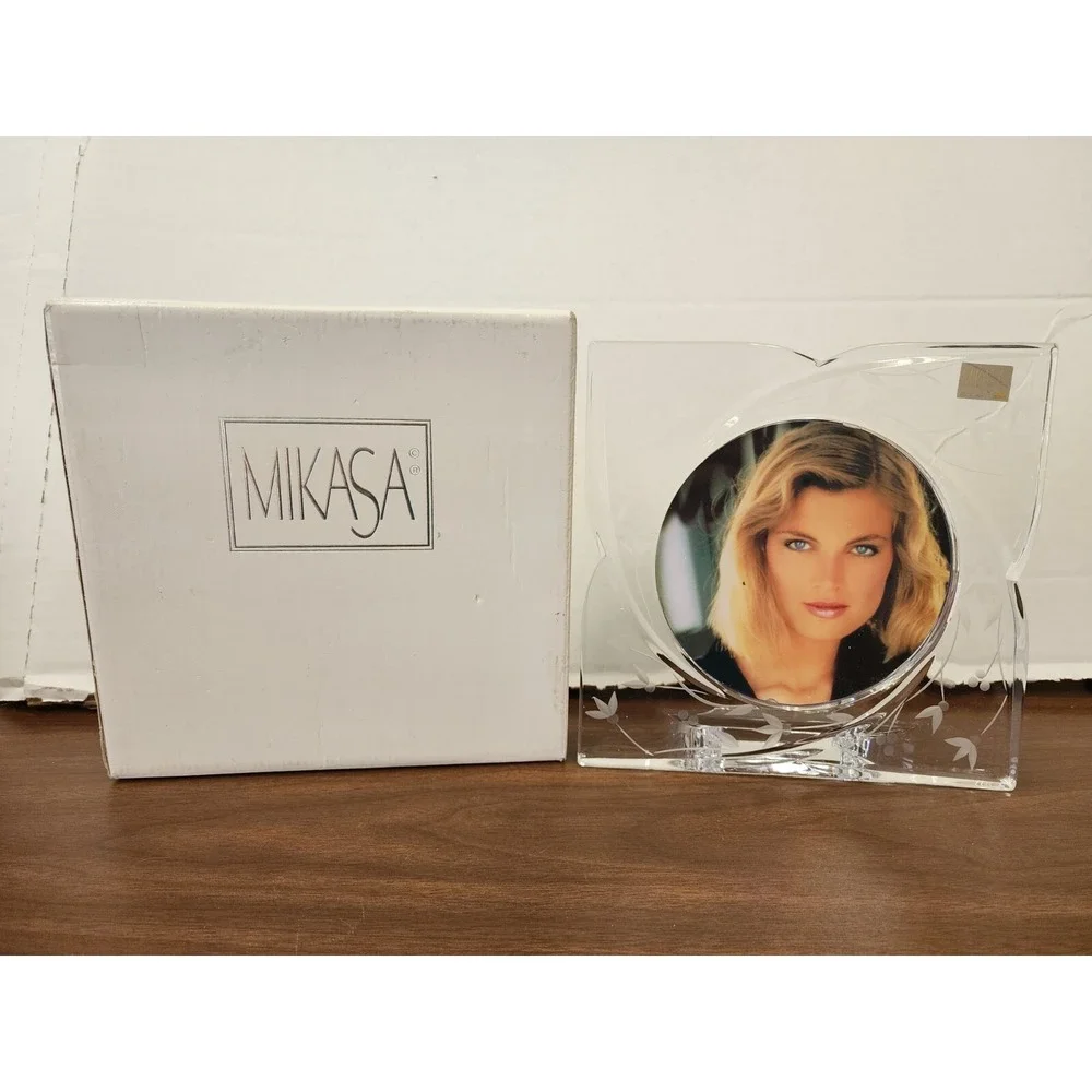Mikasa Etched Frosted Floral Thick Glass Frame Square 8